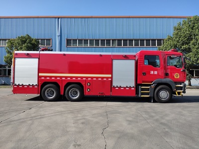 捷达消防牌汕德卡后双桥12方水罐消防车 重载消防的可靠卫士